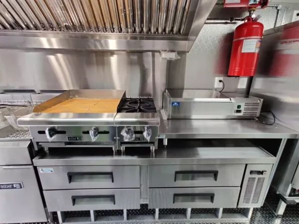 8.5 X 28 TA2 BBQ TRAILER FULLY EQUIPPED WITH WALK-IN COOLER & BATHROOM - Image 12