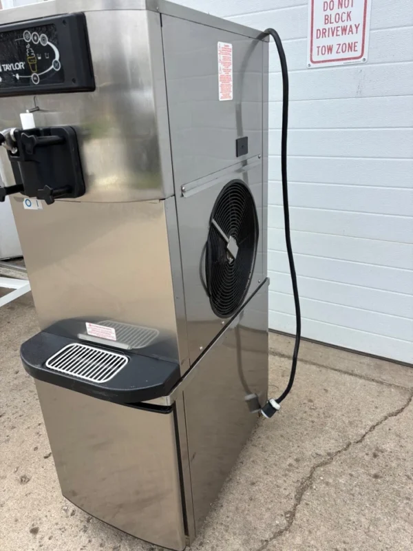 2018 Taylor C709 Soft Serve Frozen Yogurt Ice Cream Machine - Image 2