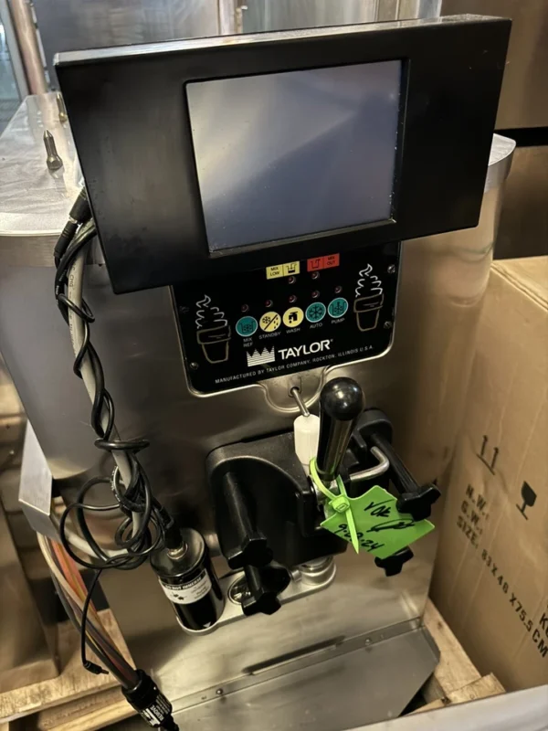 2015 TAYLOR AIR cooled 3 ph C706-33 soft serve - Image 2
