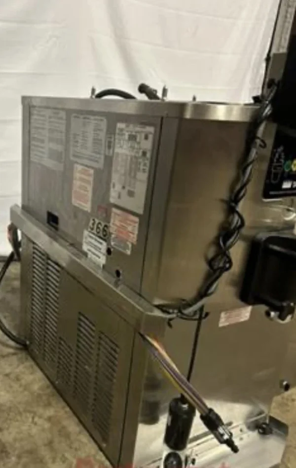 2015 TAYLOR AIR cooled 3 ph C706-33 soft serve - Image 3