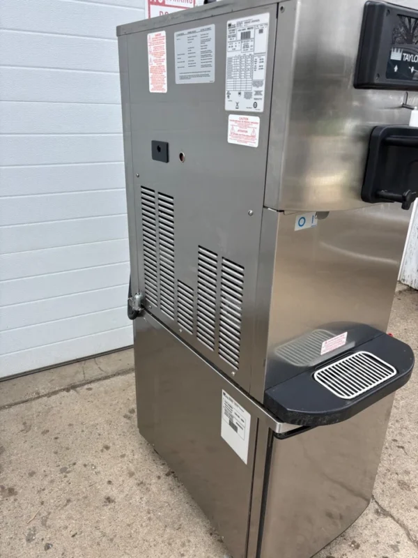 2018 Taylor C709 Soft Serve Frozen Yogurt Ice Cream Machine - Image 12