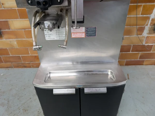 Taylor Crown C606-33 Combination Shake & Soft Serve - Image 6