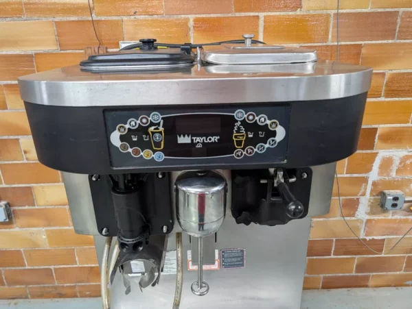 Taylor Crown C606-33 Combination Shake & Soft Serve - Image 14